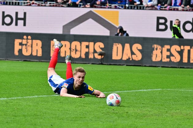 14 03 2026, Soccer, Men, 2 BL Bundesliga , Season 2025 2026, Holstein Kiel 1 FC Nürnberg, Matchday 26 Kasper Davidsen scores the 2 2 equalizer for Holstein Kiel and cheers Kiel, Holstein Stadion Holstein Stadion Schleswig Holstein Germany