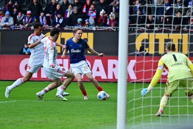 14 03 2026, Soccer, Men, 2 BL Bundesliga , Season 2025 2026, Holstein Kiel 1 FC Nürnberg, 26 Matchday Jonas Therkelsen in the penalty area Kiel, Holstein Stadion Holstein Stadion Schleswig Holstein Germany