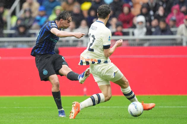 Inter Milan s Francesco Pio Esposito scores 1-0 during the Serie A soccer match between Inter and Atalanta at the San Siro Stadium in Milan , north Italy - Saturday , March 14 , 2026. - Soccer .  Copyright: xSpada LaPressex