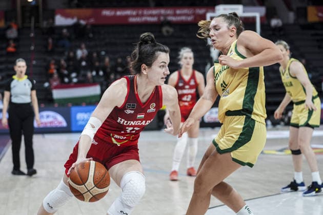 Australia v Hungary - FIBA Women World Cup Qualifiers ISTANBUL, TURKIYE - MARCH 14: Australia player Isobel BorlaseAokuso and Hungary player Panka Dul battle for the ball during the FIBA Women World Cup Qualifiers Group C match between Australia and Hungary at the Turkcell Basketball Development Center in Istanbul, Turkiye on March 14, 2026. Beyza Comert Anadolu Istanbul Turkey. Editorial use only. Please get in touch for any other usage.  Copyright: x2026xAnadoluxBeyzaxComertx