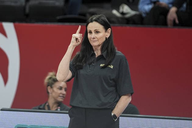 Australia v Hungary - FIBA Women World Cup Qualifiers ISTANBUL, TURKIYE - MARCH 14: Australia head coach Sandy Brondello gives instructions to her players during the FIBA Women World Cup Qualifiers Group C match between Australia and Hungary at the Turkcell Basketball Development Center in Istanbul, Turkiye on March 14, 2026. Beyza Comert Anadolu Istanbul Turkey. Editorial use only. Please get in touch for any other usage.  Copyright: x2026xAnadoluxBeyzaxComertx