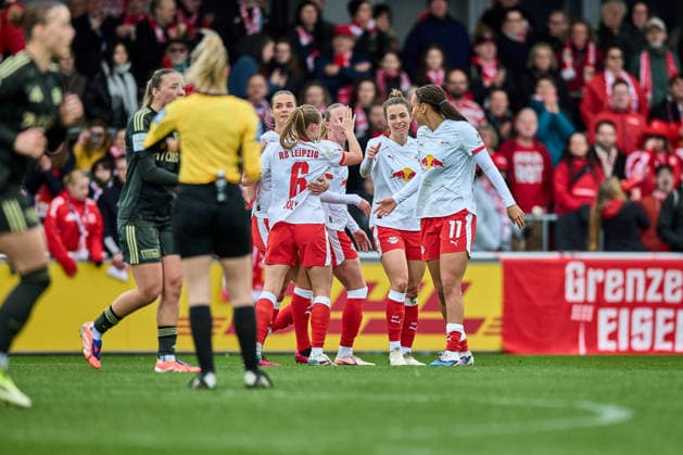 14 03 2026, GER, womens soccer, BL, 2025 2026, RB Leipzig 1 FC Union Berlin team, RB Leipzig, cheering after 1 1 equalizer Leipzig training center of the Red Bull Saxony Germany