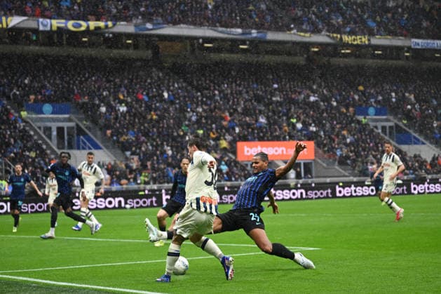 CALCIO - Serie A - Inter - FC Internazionale vs Atalanta BC Manuel Akanji of FC Inter in action during the Italian Serie A football match between Inter FC Internazionale and Atalanta BC on on 14 of March 2026 at Giuseppe Meazza San Siro Siro stadium in Milan, Italy. Photo Tiziano Ballabio Milan Italy  Copyright: xIPAxSport ABACAx