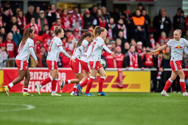 14 03 2026, GER, womens soccer, BL, 2025 2026, RB Leipzig 1 FC Union Berlin team, RB Leipzig, cheering after 1 1 equalizer Leipzig training center of the Red Bull Saxony Germany