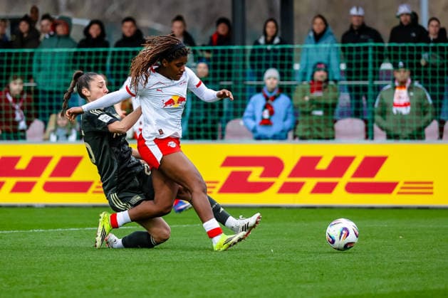 Amber Tysiak 1 FC Union Berlin Women, 26 duel, duel, fight Delice Boboy RB Leipzig Women, 17 on the ball, RB Leipzig Women vs 1 FC Union Berlin Women, Football, Google Pixel Women Bundesliga, 20 Matchday, Season 2025 2026, 14 03 2026 ,¨ DFL REGULATIONS PROHIBIT ANY USE OF PHOTOGRAPHS AS IMAGE SEQUENCES AND OR QUASI VIDEO,¨ RB Leipzig Women vs 1 FC Union Berlin Women, Football, Google Pixel Women Bundesliga, Matchday 20, Season 2025 2026, 14 03 2026 Leipzig Copyright: xEibner-Pressefoto LauraxRoemerx EP_LRR