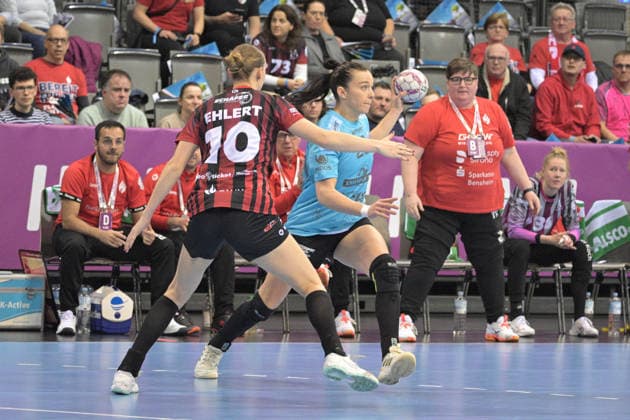 Jana Scheib Thueringer HC, 20 am with ball in duel with Matilda Ehlert HSG Bensheim Auerbach, 10 Thueringer HC vs HSG Bensheim Auerbach, Handball, Women, DHB Pokal Haushahn Final 4, Semifinal, Season 2025 2026, 14 03 2026 Thueringer HC vs HSG Bensheim Auerbach, Handball, Women, DHB Pokal Haushahn Final 4, Semifinal, Season 2025 2026, 14 03 2026 Stuttgart Copyright: xEibner-Pressefoto TobiasxBaurx EP_TBR