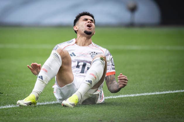 LEVERKUSEN, GERMANY - MARCH 14: Luis Diaz (FC Bayern Muenchen, 14) is angry about a referee’s decision during the German Bundesliga match on gameday 26 between Bayer 04 Leverkusen vs. FC Bayern München at BayArena on March 14, 2026 in Leverkusen, Germany. DFL REGULATIONS PROHIBIT ANY USE OF PHOTOGRAPHS AS IMAGE SEQUENCES AND OR QUASI-VIDEO. Northrhine-Westphalia Germany Copyright: xAxelxKohringx