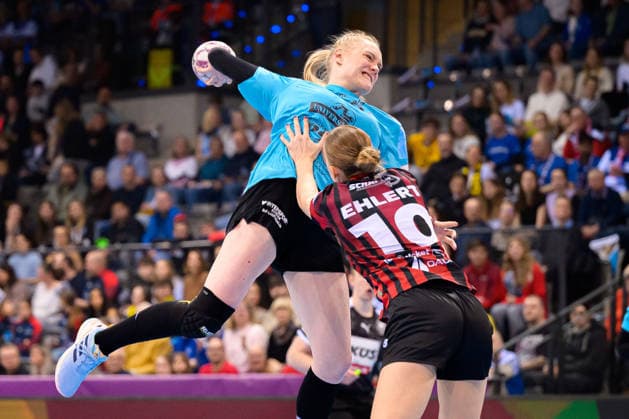 Handball DHB Cup, semi-final, Thueringer HC HSG Bensheim Auerbach from left in duel Johanna Reichert Thueringer HC and Matilda Ehlert Bensheim Stuttgart Porsche Arena Baden Württemberg Germany