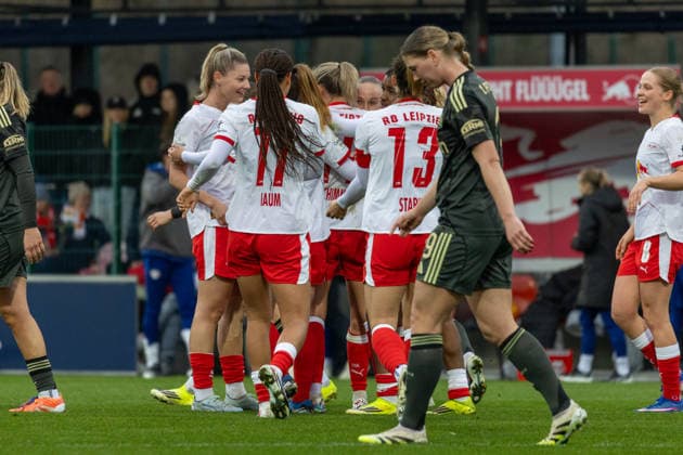 Germany, Google Pixel Frauen Bundesliga, Saison 2025 2026, 20 Spieltag, Trainingszentrum Cottaweg, RB Leipzig vs 1 FC Union Berlin, Torjubel nach dem Tor zum 2 1 für RB Leipzig, Boboy Delice RB Leipzig, 17 , Starke Sandra RB Leipzig, 13 , Schimmer Marleen RB Leipzig, 14 , l6, Oteng Persis RB Leipzig, 9 , Copyright: xMichellexLukax