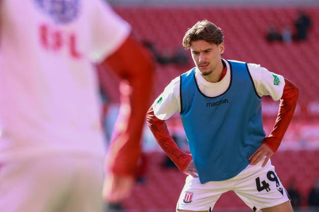 Stoke City v Watford - Championship 25 26 Stoke City s Milan Smit warming up before match against Watford - EFL Championship 25 26 14.03.2026 Stoke Bet365 Stadium United Kingdom Copyright: xZacharyxLockex