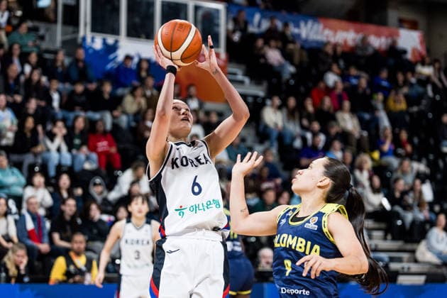 LYON-VILLEURBANNE, FRANCE - MARCH 14: Isaem Choi (Republic of Korea, 6) shoots the ball over Manuela Rios (Colombia, 9) during the FIBA Women™s World Cup Qualifying Tournament match between Republic of Korea (KOR) vs. Colombia (COL) at Astroballe on matchday 3 of the FIBA Women™s World Cup Qualifying Tournament on March 14, 2026 in Lyon-Villeurbanne, France. France Copyright: xSteffiexWunderlx
