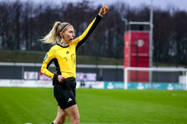 Julia Boike Referee gives yellow card, RB Leipzig Women vs 1 FC Union Berlin Women, Football, Google Pixel Women Bundesliga, Matchday 20, Season 2025 2026, 14 03 2026 ,¨ DFL REGULATIONS PROHIBIT ANY USE OF PHOTOGRAPHS AS IMAGE SEQUENCES AND OR QUASI VIDEO,¨ RB Leipzig Women vs 1 FC Union Berlin Women, Football, Google Pixel Women Bundesliga, Matchday 20, Season 2025 2026, 14 03 2026 Leipzig Copyright: xEibner-Pressefoto LauraxRoemerx EP_LRR