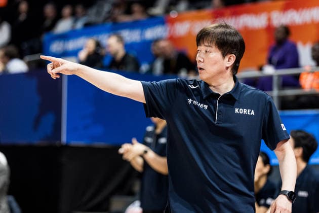 LYON-VILLEURBANNE, FRANCE - MARCH 14: Soo Ho Park (Head Coach Republic of Korea) gestures during the FIBA Women™s World Cup Qualifying Tournament match between Republic of Korea (KOR) vs. Colombia (COL) at Astroballe on matchday 3 of the FIBA Women™s World Cup Qualifying Tournament on March 14, 2026 in Lyon-Villeurbanne, France. France Copyright: xSteffiexWunderlx