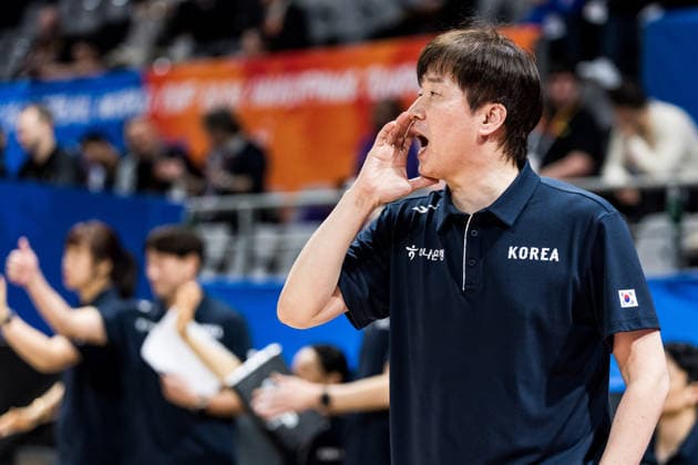 LYON-VILLEURBANNE, FRANCE - MARCH 14: Soo Ho Park (Head Coach Republic of Korea) yelling during the FIBA Women™s World Cup Qualifying Tournament match between Republic of Korea (KOR) vs. Colombia (COL) at Astroballe on matchday 3 of the FIBA Women™s World Cup Qualifying Tournament on March 14, 2026 in Lyon-Villeurbanne, France. France Copyright: xSteffiexWunderlx