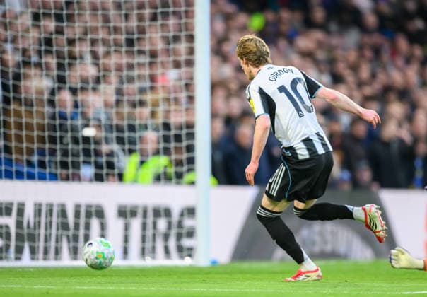Chelsea v Newcastle United Premier League Anthony Gordon of Newcastle United scores his first goal against Chelsea during the Premier League match at Stamford Bridge, London 14 03 2026 UK Newspapers OUT Copyright: xGraemexWilcocksonx FIL-23131-0027