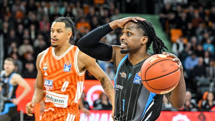 GER, BBL, ratiopharm Ulm vs Science City Jena 14 03 2026, ratiopharm arena, Neu Ulm, GER, BBL, ratiopharm Ulm vs Science City Jena, pictured Nelson Weidemann Ulm, 0 , Uchenna Iroegbu Jena, 1 nordphotoxGmbHx xHafner nph00200