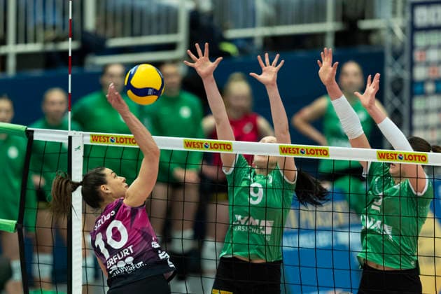 1 Volleyball Bundesliga Women USC Münster vs Schwarz Weiss Erfurt Münster 14 03 2026 Kinga Szücs 10 Schwarz Weiss Erfurt vs Emilia Jordan 9 USC Münster center and Esther Spöler 3 USC Münster right 1 Volleyball Bundesliga Women USC Münster vs Schwarz Weiss Erfurt Sporthalle Berg Fidel 14 03 2026 Copyright: xBEAUTIFULxSPORTS Duehringx