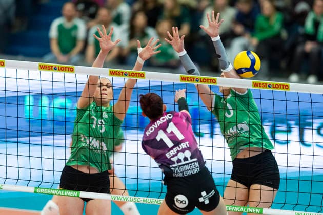 1 Volleyball Bundesliga Women USC Münster vs Schwarz Weiss Erfurt Münster 14 03 2026 Isabel KovaÄiÄ‡ 11 Schwarz Weiss Erfurt vs Diane Seybering 18 USC Münster left and Amelie Strothoff 10 USC Münster right 1 Volleyball Bundesliga Women USC Münster vs Schwarz Weiss Erfurt Sporthalle Berg Fidel 14 03 2026 Copyright: xBEAUTIFULxSPORTS Duehringx