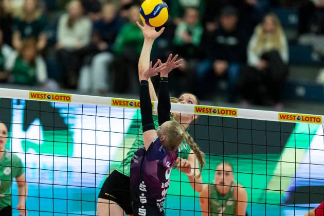 1 Volleyball Bundesliga Women USC Münster vs Schwarz Weiss Erfurt Münster 14 03 2026 Diane Seybering 18 USC Münster vs Antonia Greskamp 9 Schwarz Weiss Erfurt 1 Volleyball Bundesliga Women USC Münster vs Schwarz Weiss Erfurt Sporthalle Berg Fidel 14 03 2026 Copyright: xBEAUTIFULxSPORTS Duehringx