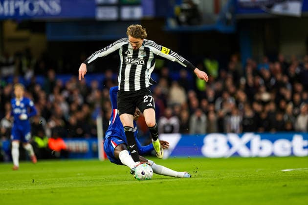 Chelsea v Newcastle United, Premier League Chelsea midfielder MoisÃ s Caicedo (25) fouls Newcastle United forward Nick Woltemade (27) during the Premier League match between Chelsea and Newcastle United at Stamford Bridge, London, UK on 14 March 2026. Editorial use only DataCo restrictions apply See www.football-dataco.com , Copyright: xNigelxKeenex PSI-23886-0065