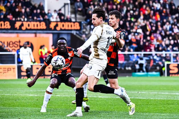 FOOTBALL : FC Lorient vs RC Lens - Ligue 1 - JournÃ e 26 - 14 03 2026 Florian Thauvin (RC Lens) Theo Le Bris (FC Lorient) LorientFrance  Copyright: xBaptistexAutissierx