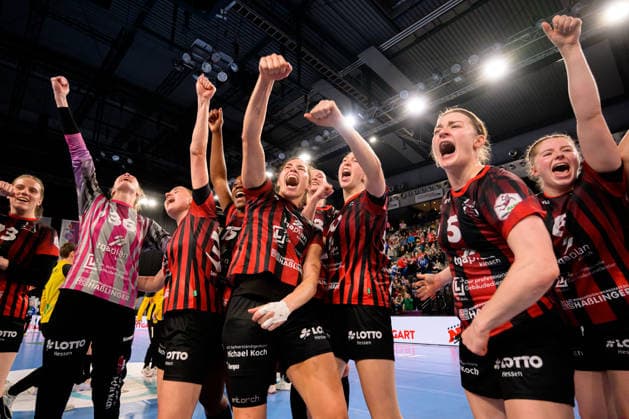 Handball DHB Cup, semi-final, Thueringer HC HSG Bensheim Auerbach Lucie Marie Kretzschmar Bensheim Jubel Freude Emotion Torjubel Torschuetze Torschütze Stuttgart Porsche Arena Baden Württemberg Germany