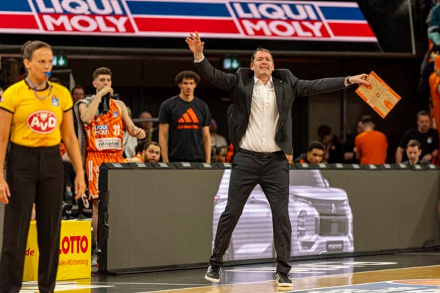 easyCredit BBL Ratiopharm Ulm vs Science City Jena 14 03 2026 Ulm, GERMANY 14 March 2026 Ty Harrelson Ratiopharm Ulm, Head Coach on the sideline during the match between Ratiopharm Ulm and Science City Jena on matchday 24 of the easyCredit BBL at the ratiopharm Arena Ulm Copyright: xBEAUTIFULxSPORTS Steinx