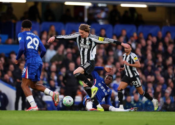 14th March 2026; Stamford Bridge, Chelsea, London, England: Premier League Football, Chelsea versus Newcastle United; Nick Woltemade of Newcastle United under pressure from Moises Caicedo of Chelsea  JPxFletcher Content restricted for UK based newspaper