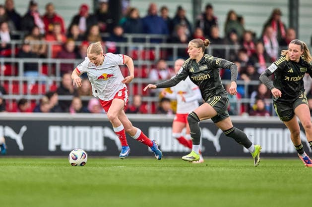 14 03 2026, GER, Womens Soccer, BL, 2025 2026, RB Leipzig 1 FC Union Berlin Emilia Asgeirsdottir 8, RB Leipzig, left, action, with ball, duel, in sprint duel Leipzig training center of the Red Bull Saxony Germany