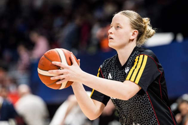 LYON-VILLEURBANNE, FRANCE - MARCH 14: Emma Eichmeyer (Germany, 9) during pre game warmup before the FIBA Women™s World Cup Qualifying Tournament match between Germany (GER) vs. France (FRA) at Astroballe on matchday 3 of the FIBA Women™s World Cup Qualifying Tournament on March 14, 2026 in Lyon-Villeurbanne, France. France Copyright: xSteffiexWunderlx