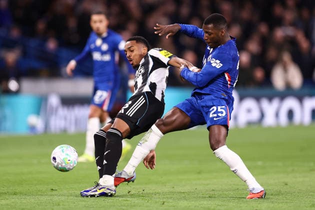 Chelsea gegen Newcastle United 14. März 2026, London Premier League Fußball Chelsea gegen Newcastle United Joe Willock von Newcastle United und Moises Caicedo von Chelsea Foto Jacques Feeney Abseits London UK  Copyright: xJacquesxFeeneyx xOffsidexOffside