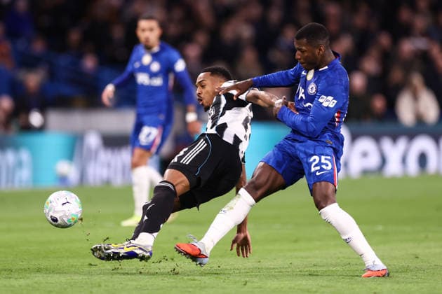 Chelsea gegen Newcastle United 14. März 2026, London Premier League Fußball Chelsea gegen Newcastle United Joe Willock von Newcastle United und Moises Caicedo von Chelsea Foto Jacques Feeney Abseits London UK  Copyright: xJacquesxFeeneyx xOffsidexOffside