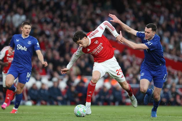 Arsenal gegen Everton 14. März 2026 London Arsenal gegen Everton Premier League Fußball Kai Havertz von Arsenal stolpert, als er im Strafraum von Michael Keane von Everton angegangen wird Foto von Mark Leech London UK  Copyright: xMarkxLeechxOffside