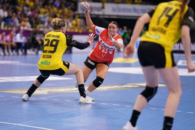 Scene with Elin Rosa Magnusdottir 33 HSG Blomberg Lippe and Emma Olsson 29 Borussia Dortmund Haushahn Final4 2 semi-final Borussia Dortmund vs HSG Blomberg Lippe Copyright: xspeedshotx