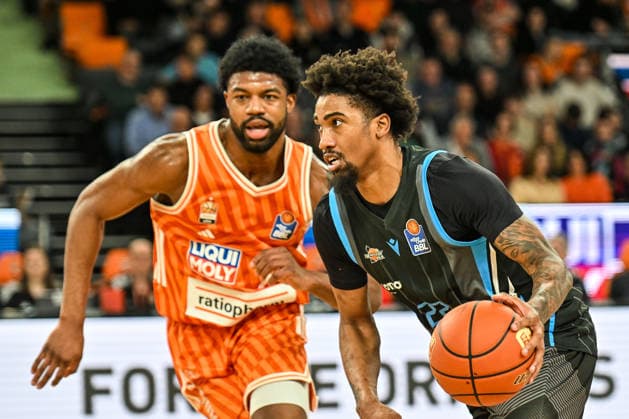 GER, BBL, ratiopharm Ulm vs Science City Jena 14 03 2026, ratiopharm arena, Neu Ulm, GER, BBL, ratiopharm Ulm vs Science City Jena, pictured Malik Osborne Ulm, 10 , Javon Franklin Jena, 22 nordphotoxGmbHx xHafner nph00200