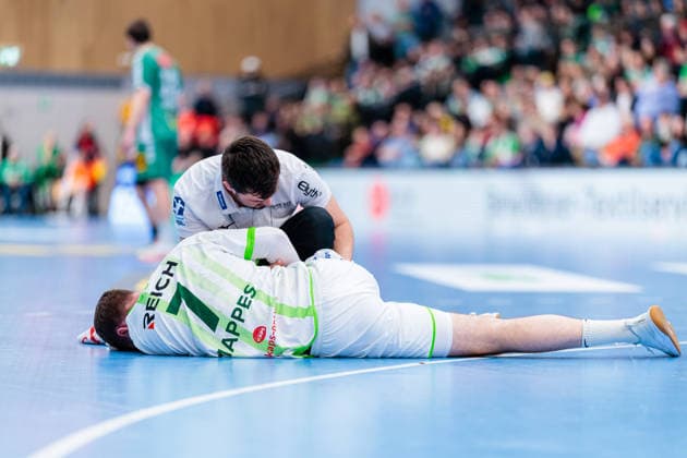 Medical care, Dominik Mappes HSG Wetzlar, 07 GER, GWD Minden vs HSG Wetzlar, Handball, 1 Bundesliga, 25 Matchday, Season 2025 2026, 14 03 2026 GER, GWD Minden vs HSG Wetzlar, Handball, 1 Bundesliga, 25 Matchday, Season 2025 2026, 14 03 2026 Minden Copyright: xEibner-Pressefoto JanxRollingerx EP_JSK