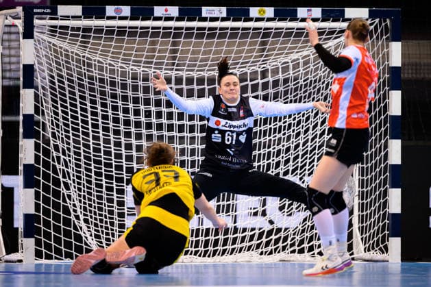 Handball DHB Cup, semi-final, Borussia Dortmund HSG Blomberg Lippe Guro Nestaker Dortmund , Goalkeeper Nicole Roth Blomberg Stuttgart Porsche Arena Baden Württemberg Germany