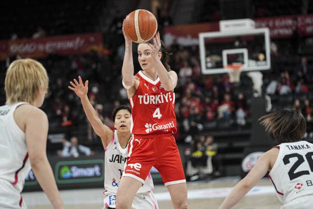 Turkiye v Japan - FIBA Women World Cup Qualifiers FIBA Kadinlar Dunya Kupasi Elemeleri C Grubu’nda A Milli Kadin Basketbol Takimi ile Japonya, Turkcell Basketbol Gelisim Merkezi nde karsilasti. Bir pozisyonda milli oyuncu Olcay Cakir (4) ile Japonya oyuncusu Kokoro Tanaka (sagda) mucadele etti. Beyza Comert Anadolu Istanbul Turkey. Editorial use only. Please get in touch for any other usage.  Copyright: x2026xAnadoluxBeyzaxComertx