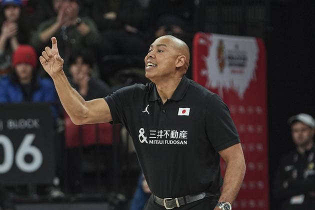 Turkiye v Japan - FIBA Women World Cup Qualifiers ISTANBUL, TURKIYE - MARCH 14: Japan head coach Corey Gaines gives instructions to his players during the FIBA Women’s World Cup Qualifiers Group C basketball match between Turkiye and Japan at the Turkcell Basketball Development Center in Istanbul, Turkiye, on March 14, 2026. Beyza Comert Anadolu Istanbul Turkey. Editorial use only. Please get in touch for any other usage.  Copyright: x2026xAnadoluxBeyzaxComertx
