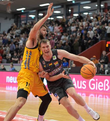 Aeneas Jung, Till Gloger 2 Bundesliga Pro A, 27 Matchday, 46ers, Basketball, Basketball season 2025 2026, BBL, Germany, Gießen 46ers Bozic Estriche Knights Kirchheim, Gießen in gray, Men, Kirchheim yellow