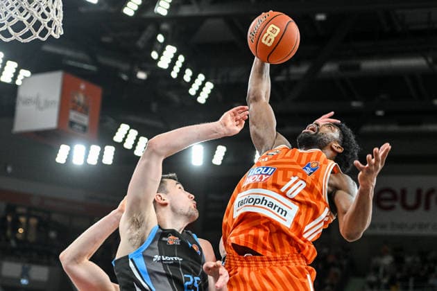 GER, BBL, ratiopharm Ulm vs Science City Jena 14 03 2026, ratiopharm arena, Neu Ulm, GER, BBL, ratiopharm Ulm vs Science City Jena, pictured Malik Osborne Ulm, 10 grabs the rebound nordphotoxGmbHx xHafner nph00200