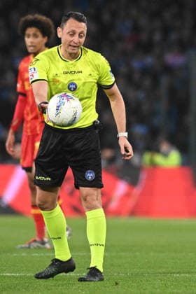 The referee of the match Rosaio Abisso in action during the Serie A Enelive match between SSC Napoli vs US Lecce at Diego Armando Maradona Stadium  Copyright: xAgostinoxGemito IPAxSportx xipa-agency.netx xx IPA_72871417 IPA_Agency_IPA72871417