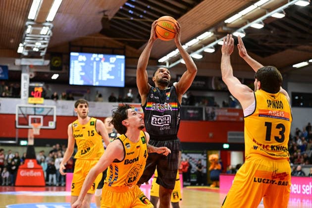 Gian Aydinoglu, Kyle Castlin, 2 Bundesliga Pro A, 27 Matchday, 46ers, Basketball, Basketball season 2025 2026, BBL, Germany, Gießen 46ers Bozic Estriche Knights Kirchheim, Gießen in gray, Men, Kirchheim yellow