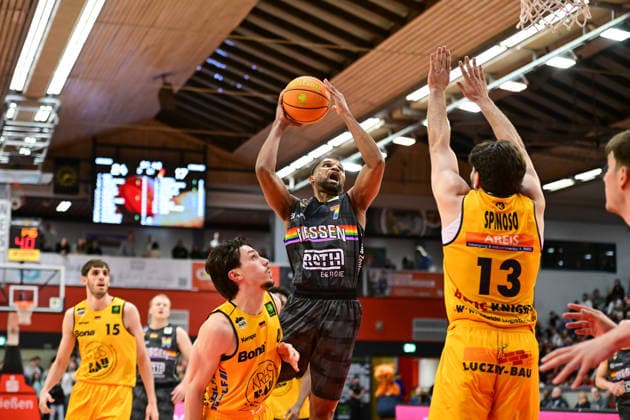 Gian Aydinoglu, Kyle Castlin, 2 Bundesliga Pro A, 27 Matchday, 46ers, Basketball, Basketball season 2025 2026, BBL, Germany, Gießen 46ers Bozic Estriche Knights Kirchheim, Gießen in gray, Men, Kirchheim yellow