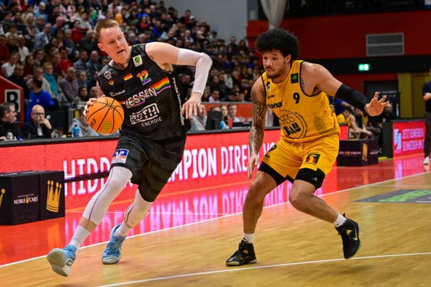 Robin Benzing, Tylan Pope 2 Bundesliga Pro A, 27 Matchday, 46ers, Basketball, Basketball season 2025 2026, BBL, Germany, Gießen 46ers Bozic Estriche Knights Kirchheim, Gießen in gray, Men, Kirchheim yellow