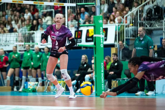 1 Volleyball Bundesliga Women USC Münster vs Schwarz Weiss Erfurt Münster 14 03 2026 Antonia Greskamp 9 Schwarz Weiss Erfurt and Alianza Darley 14 Schwarz Weiss Erfurt right 1 Volleyball Bundesliga Women USC Münster vs Schwarz Weiss Erfurt Sporthalle Berg Fidel 14 03 2026 Copyright: xBEAUTIFULxSPORTS Duehringx