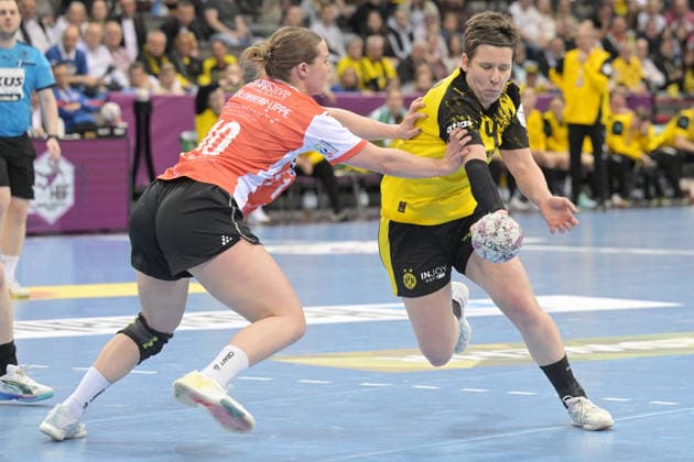 Alina Grijseels BVB Borussia Dortmund Handball, 04 in duel with Maxi Muehlner HSG Blomberg Lippe, 10 BVB Borussia Dortmund Handball vs HSG Blomberg Lippe, Handball, Women, DHB Pokal Haushahn Final 4, Semifinal, Season 2025 2026, 14 03 2026 BVB Borussia Dortmund Handball vs HSG Blomberg Lippe, Handball, Women, DHB Pokal Haushahn Final 4, Semifinal, Season 2025 2026, 14 03 2026 Stuttgart Copyright: xEibner-Pressefoto TobiasxBaurx EP_TBR