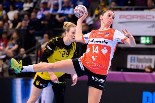 Handball DHB Pokal, semi-final, Borussia Dortmund HSG Blomberg Lippe Ona Vegue i Pena Blomberg Stuttgart Porsche Arena Baden Württemberg Germany