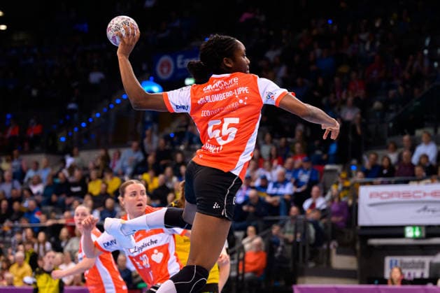 Handball DHB Cup, semi-final, Borussia Dortmund HSG Blomberg Lippe Farrelle Njinkeu Blomberg Stuttgart Porsche Arena Baden Württemberg Germany
