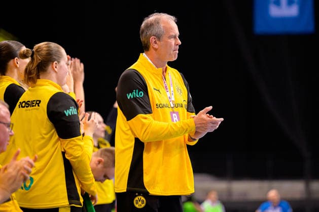 Handball DHB Cup, semi-final, Borussia Dortmund HSG Blomberg Lippe Coach Henk Groener Dortmund Stuttgart Porsche Arena Baden Württemberg Germany